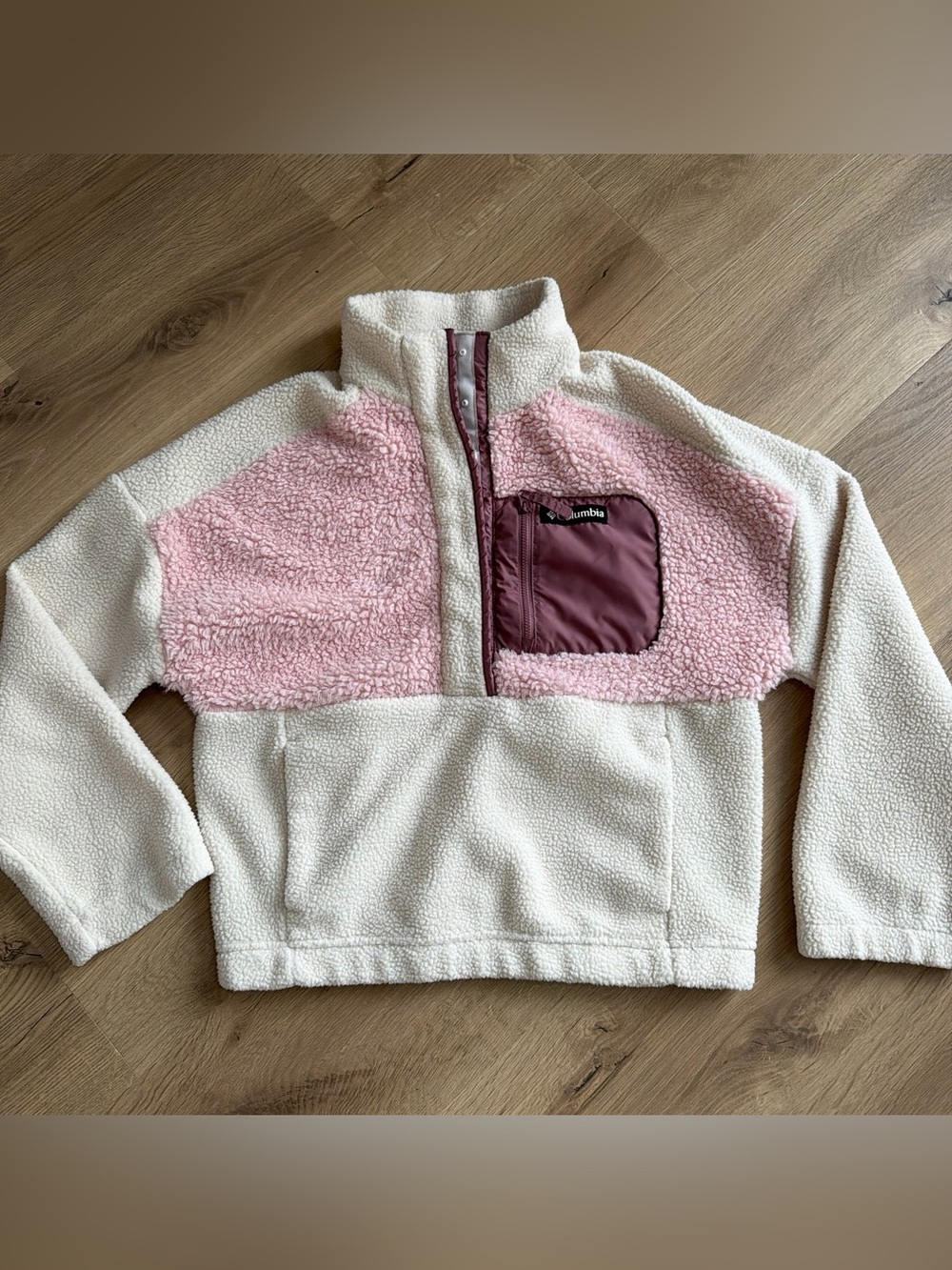 Womenโs Columbia Cream and Pink Sherpa Pullover with Chest Pocket